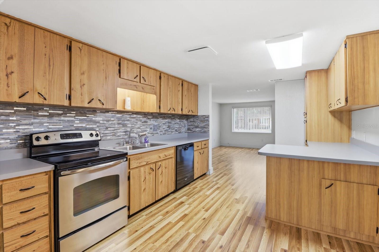 Image 18 of 37 For 5269 James Terrace