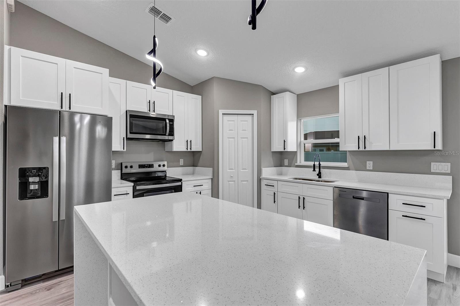 Image 11 of 38 For 14951 33rd Lane