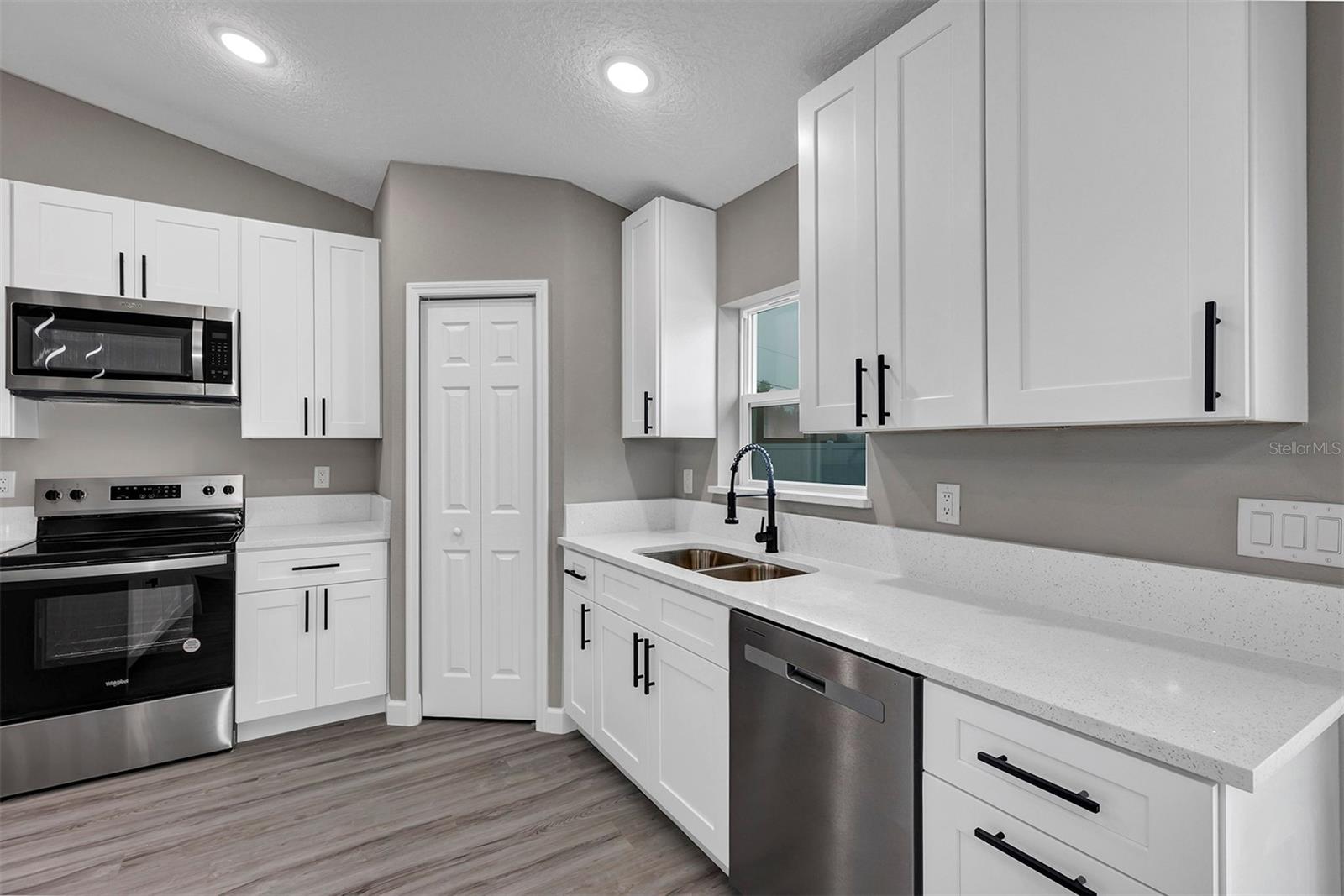 Image 9 of 38 For 14951 33rd Lane