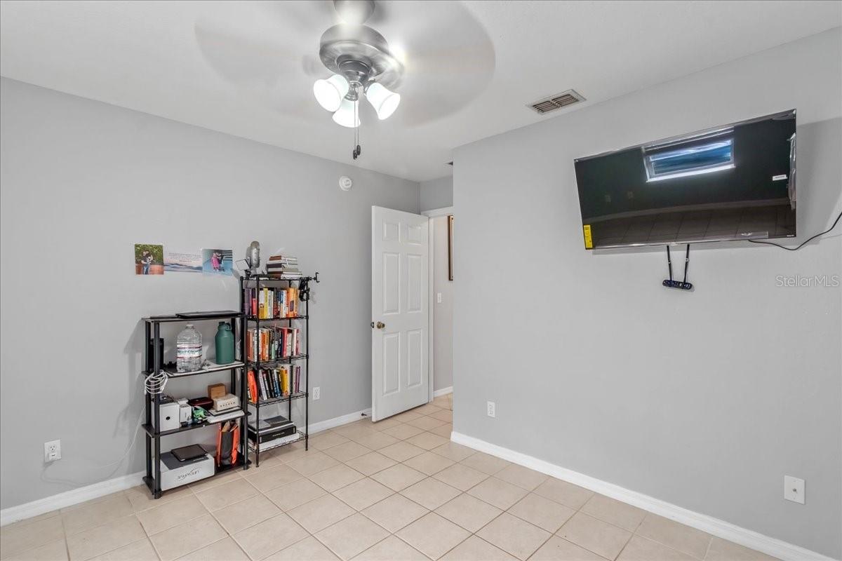 Image 25 of 33 For 14 Redwood Track Radial