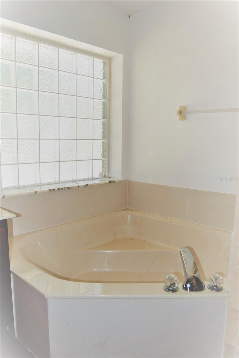 Image 11 of 18 For 4444 115th Street