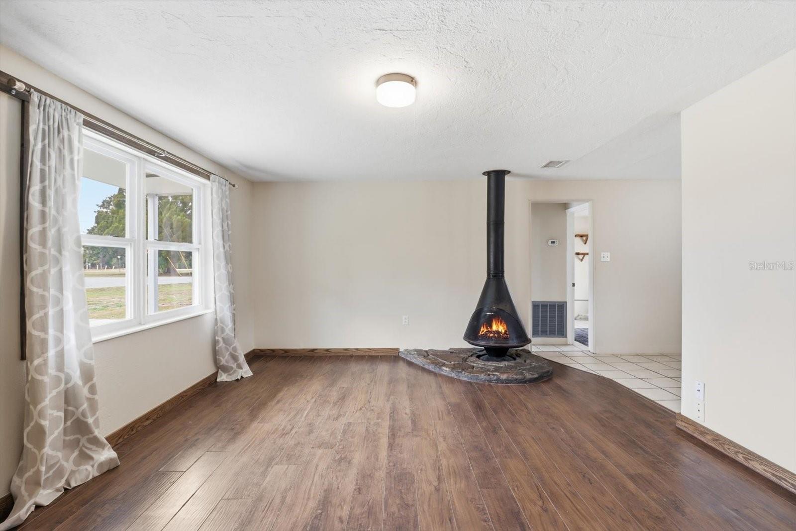 Image 5 of 32 For 7461 Village Drive