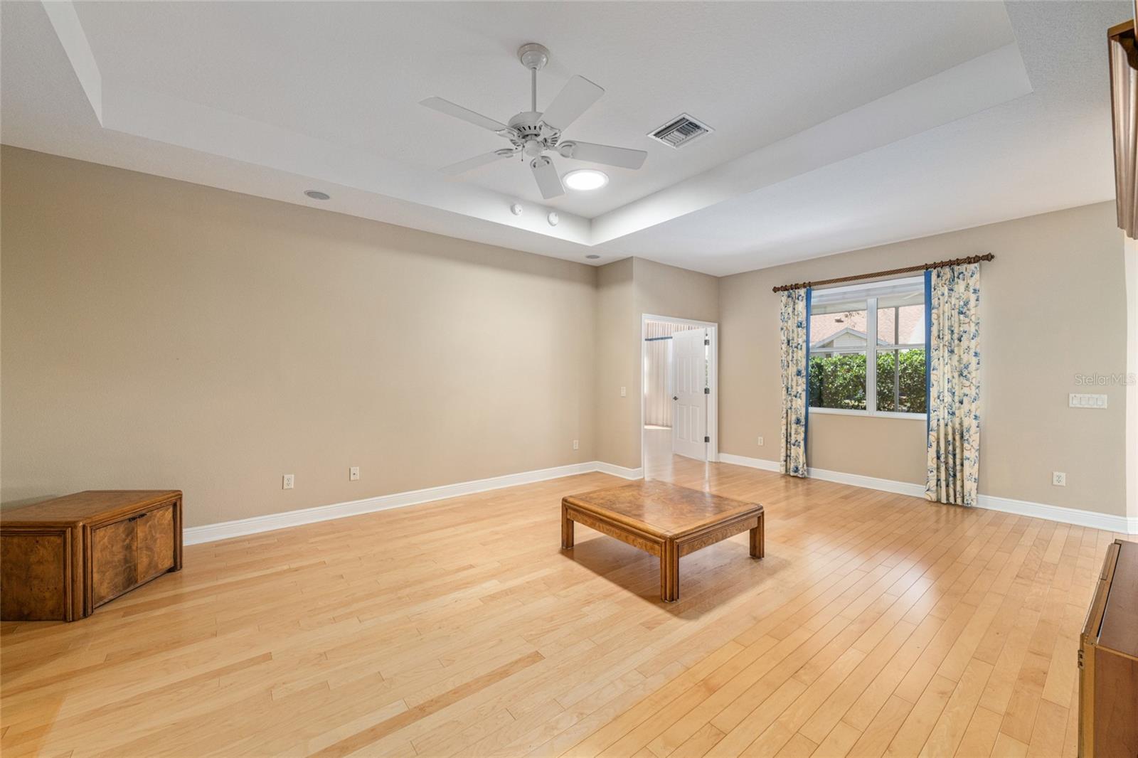 Image 12 of 60 For 646 Stratford Lane