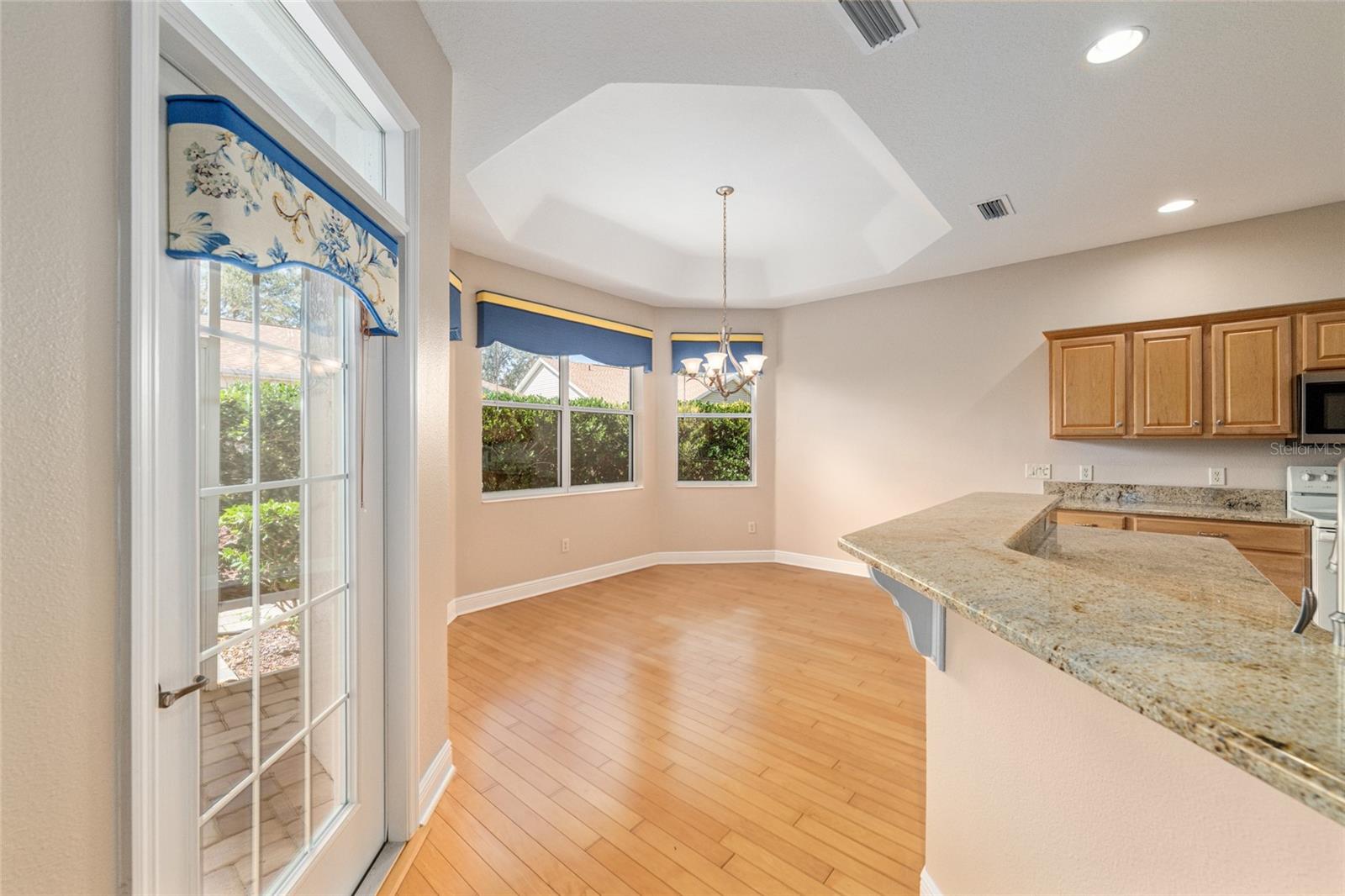 Image 13 of 60 For 646 Stratford Lane