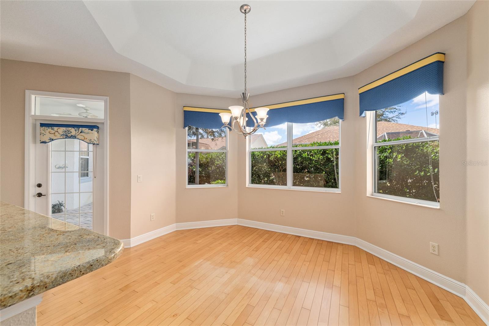 Image 14 of 60 For 646 Stratford Lane