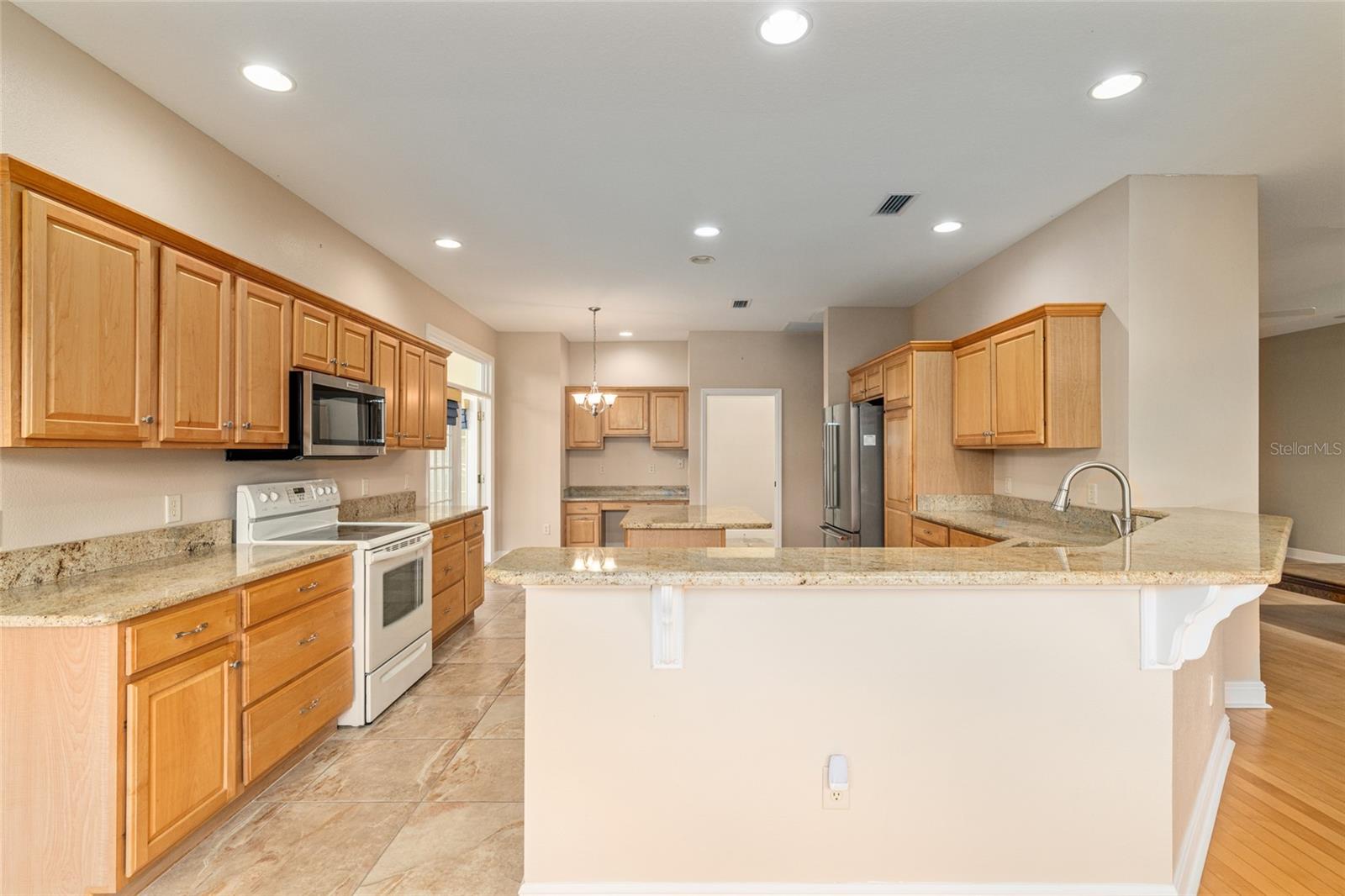 Image 15 of 60 For 646 Stratford Lane