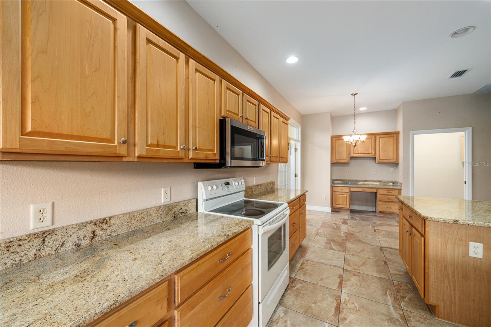 Image 17 of 60 For 646 Stratford Lane