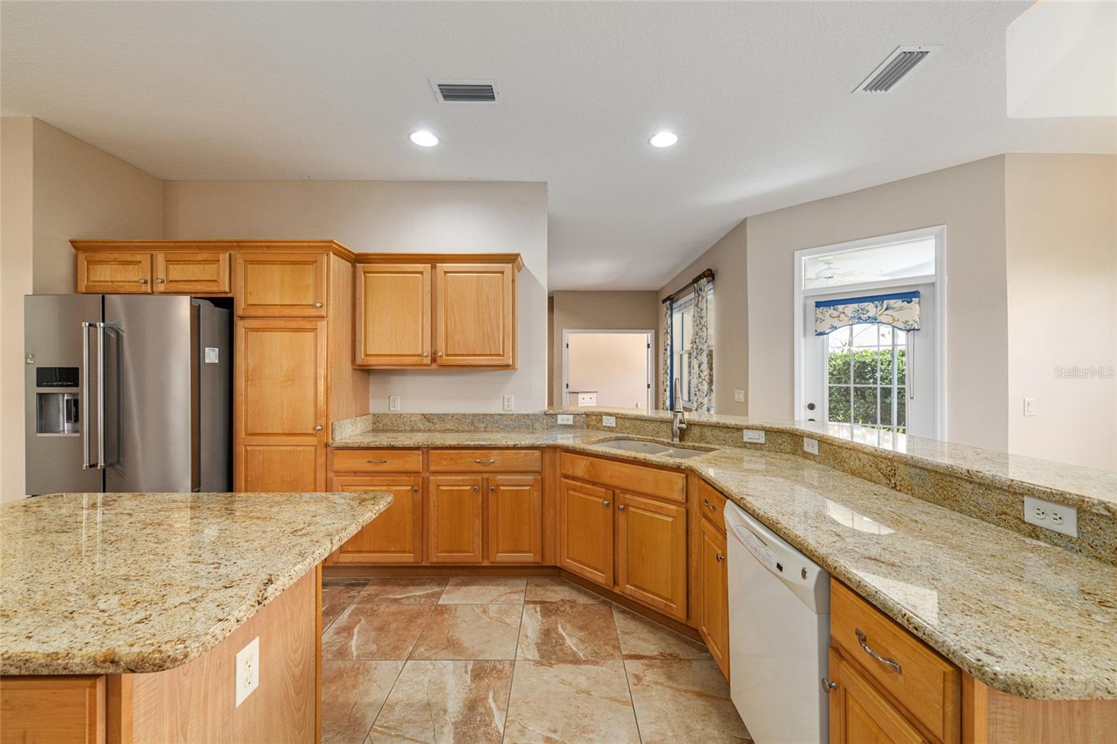 Image 20 of 60 For 646 Stratford Lane