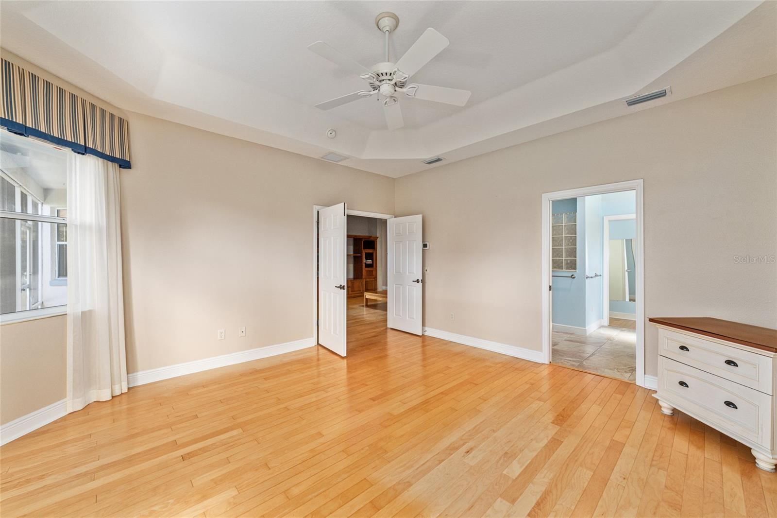 Image 25 of 60 For 646 Stratford Lane