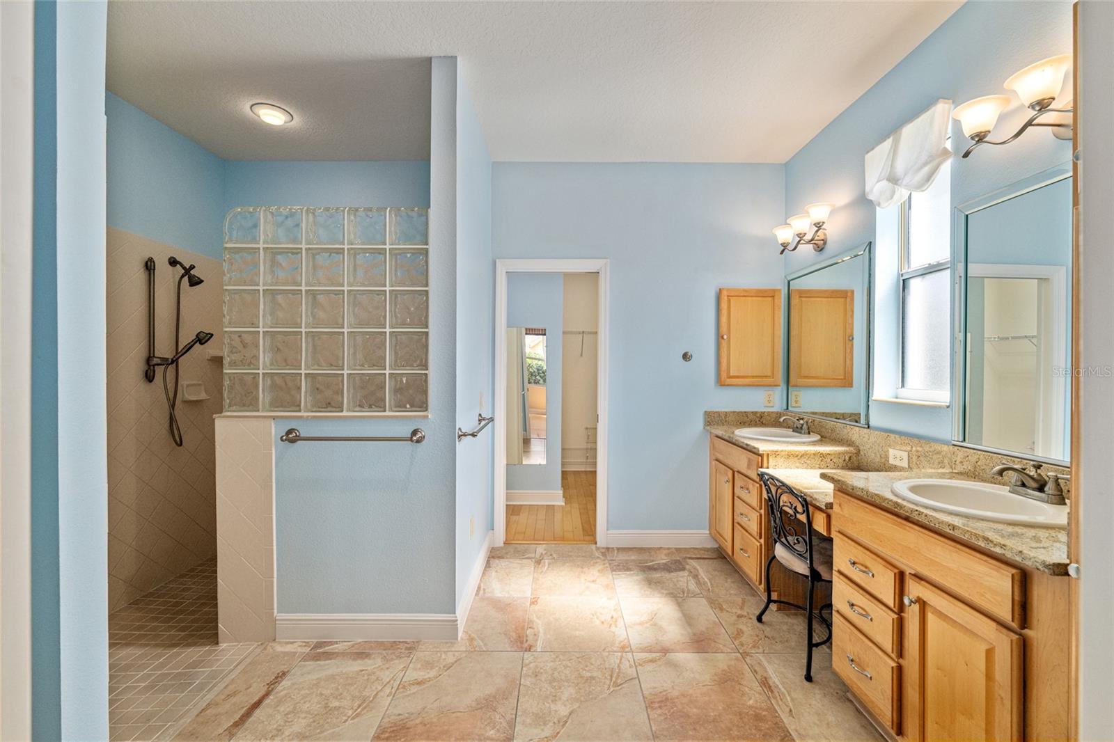 Image 26 of 60 For 646 Stratford Lane