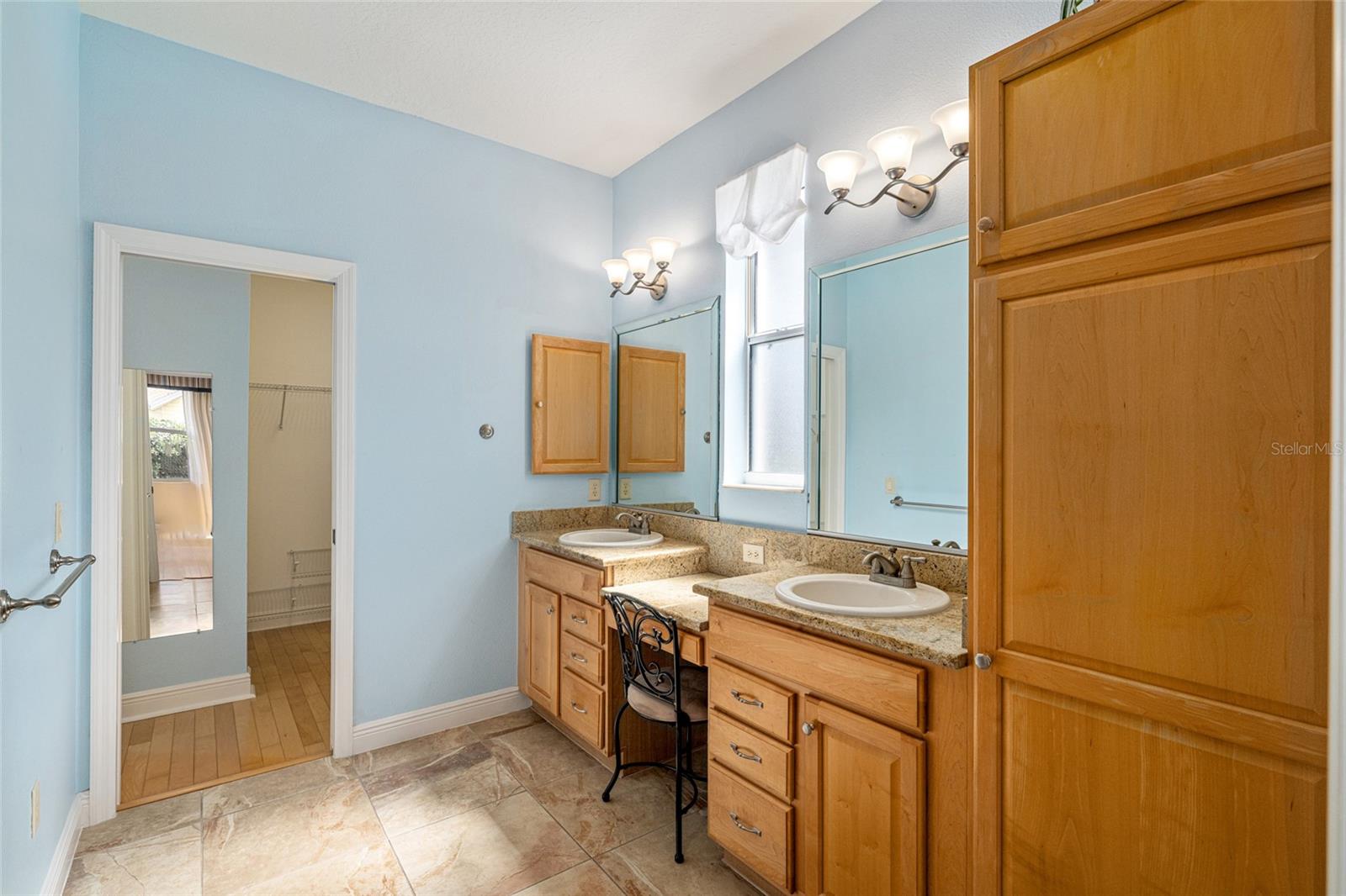 Image 27 of 60 For 646 Stratford Lane