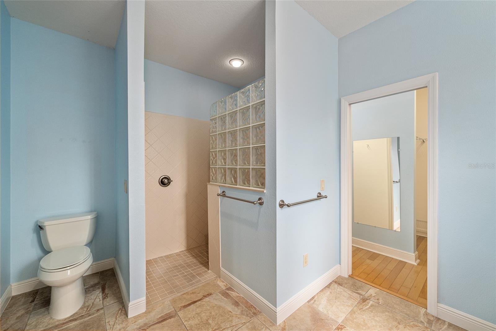 Image 28 of 60 For 646 Stratford Lane