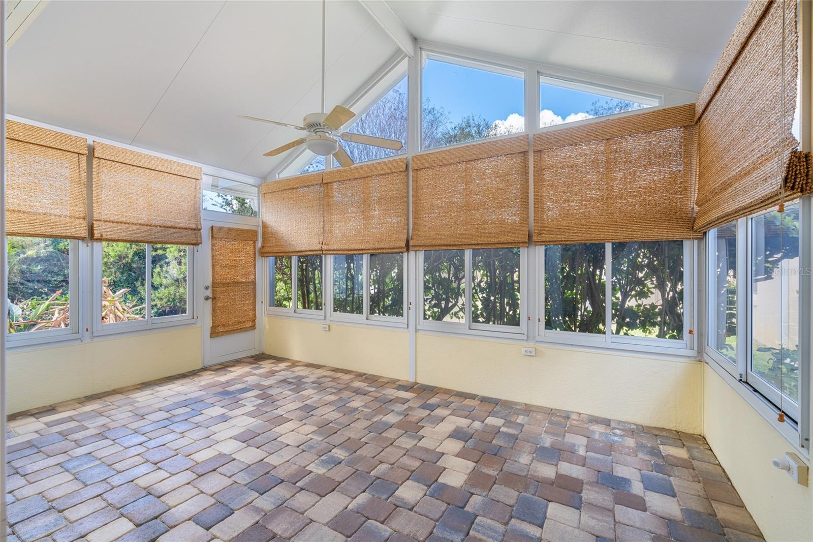 Image 36 of 60 For 646 Stratford Lane