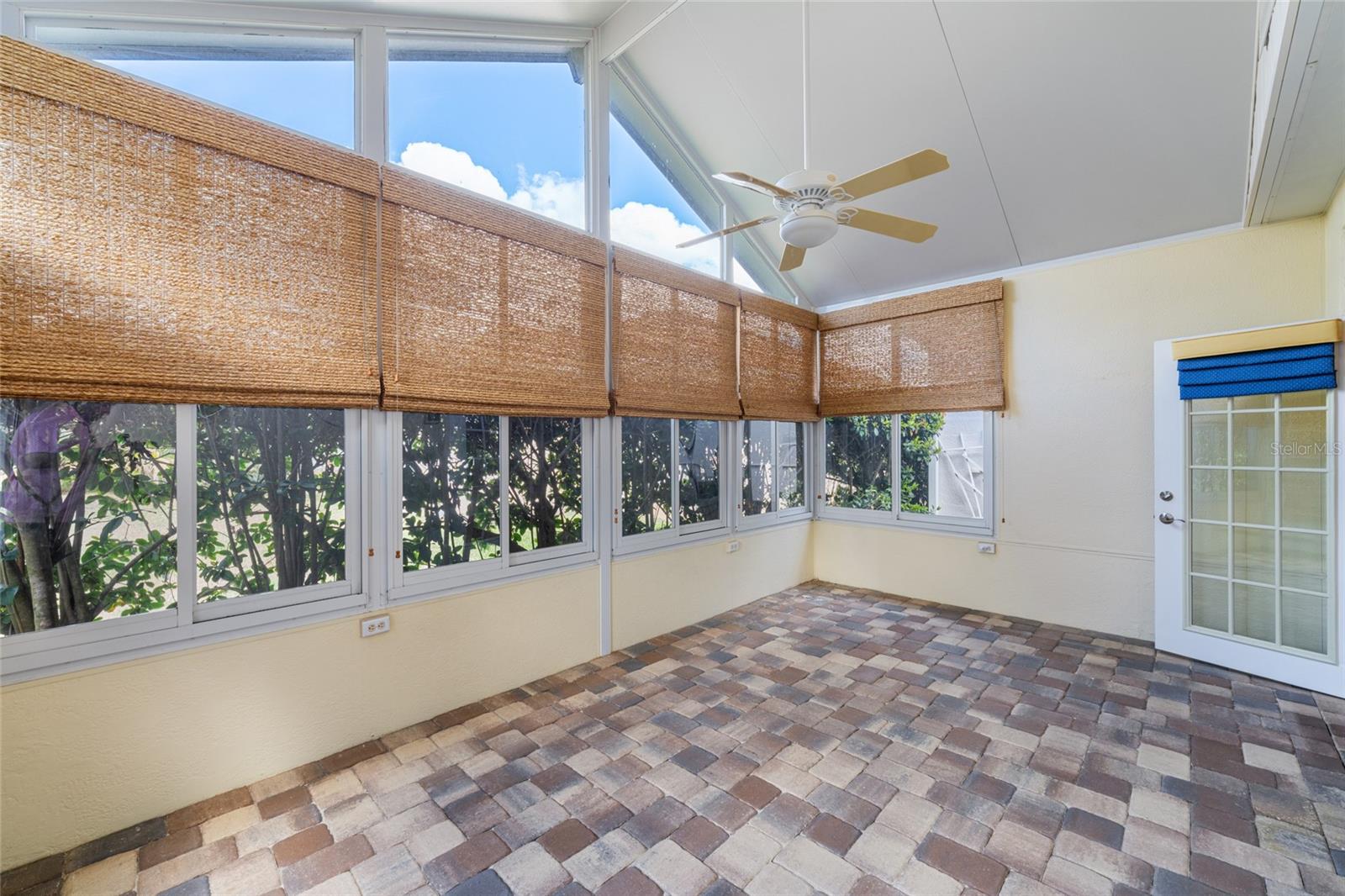 Image 37 of 60 For 646 Stratford Lane