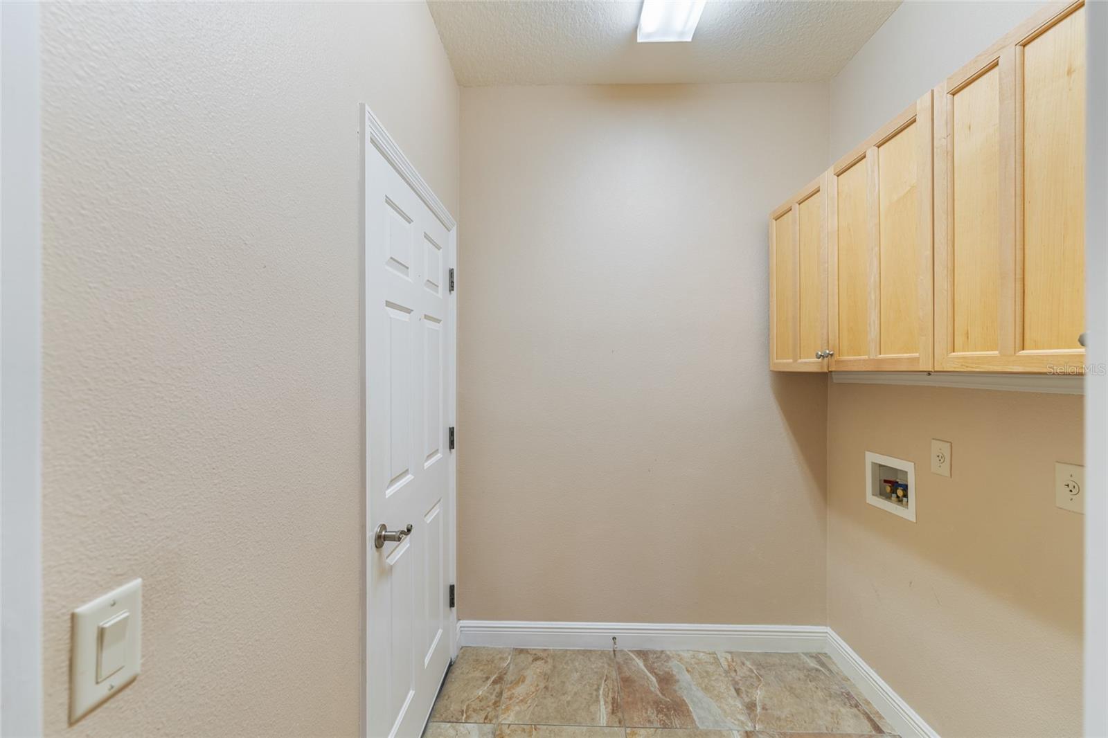 Image 42 of 60 For 646 Stratford Lane