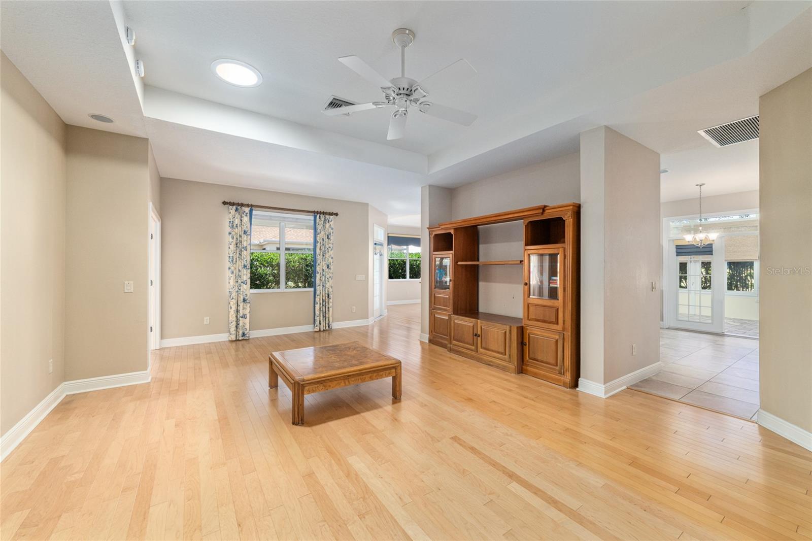 Image 9 of 60 For 646 Stratford Lane