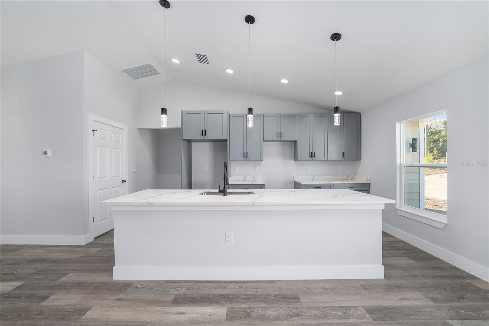 Image 14 of 41 For 119 Redwood Drive