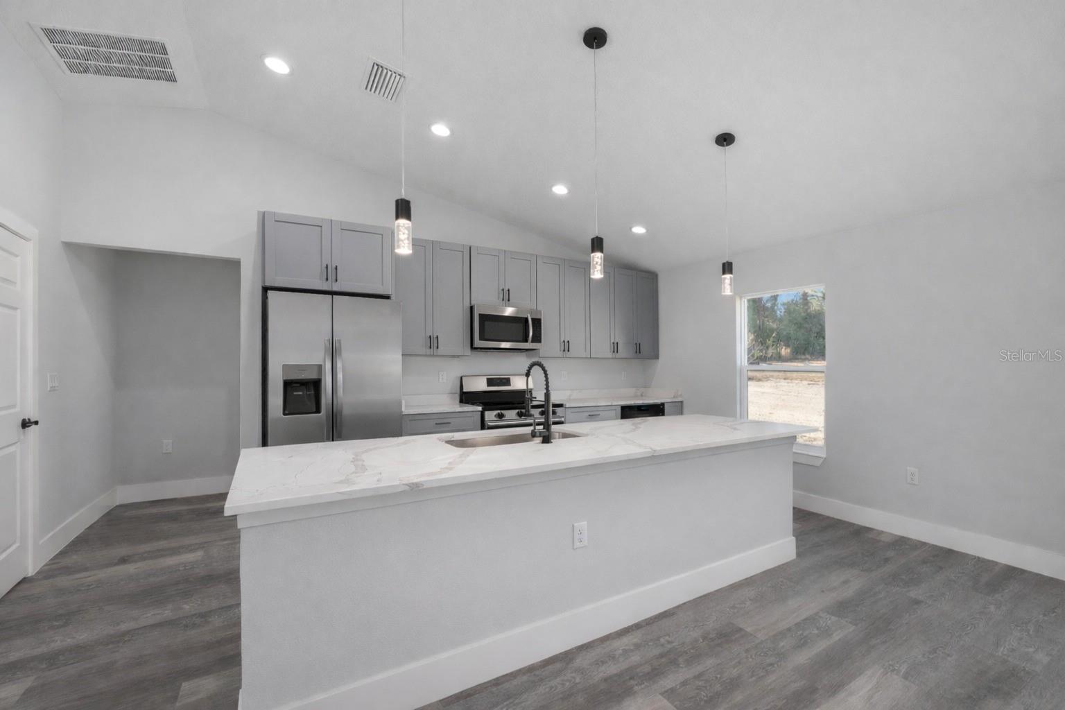 Image 16 of 41 For 119 Redwood Drive