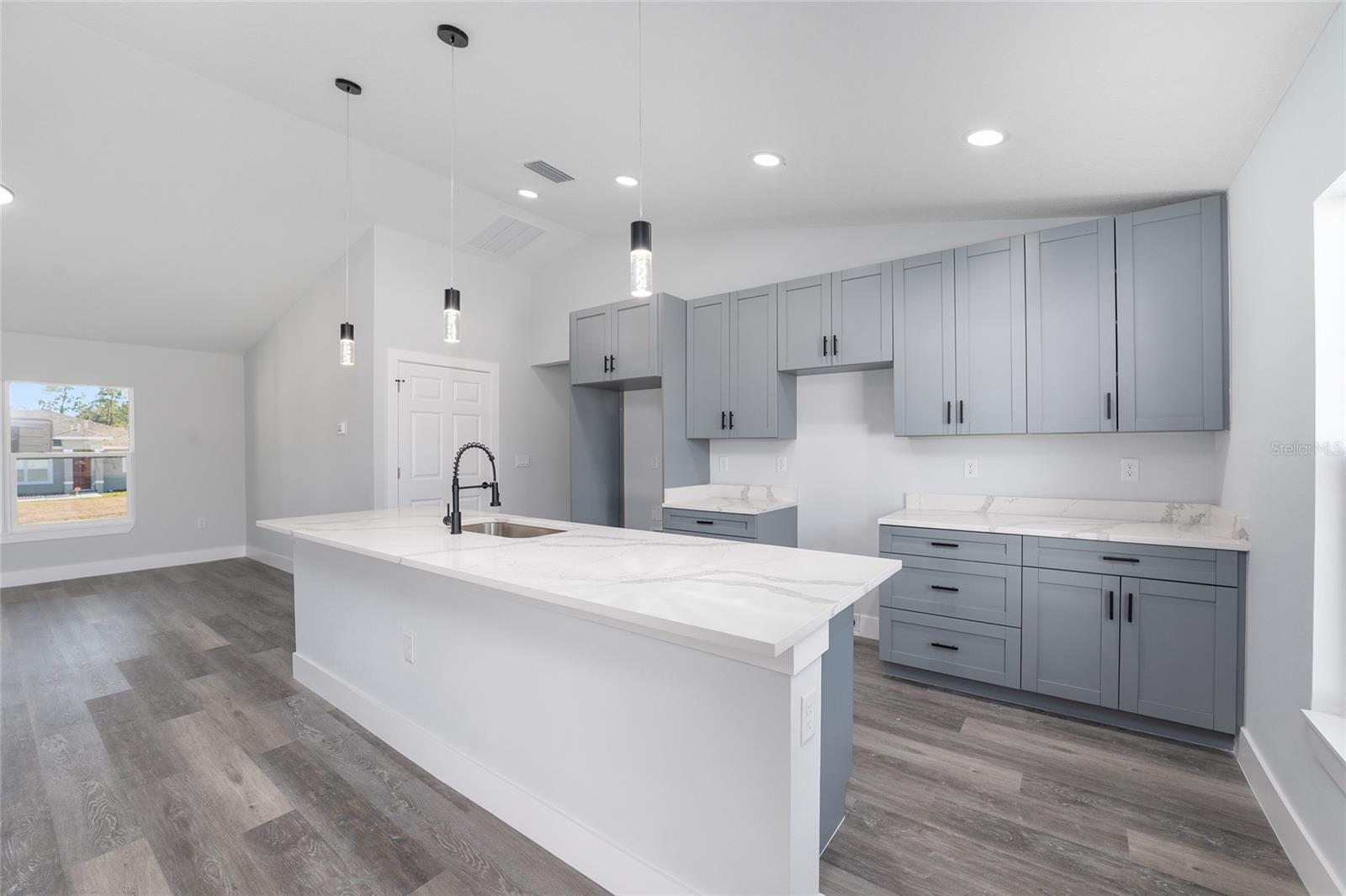 Image 17 of 41 For 119 Redwood Drive