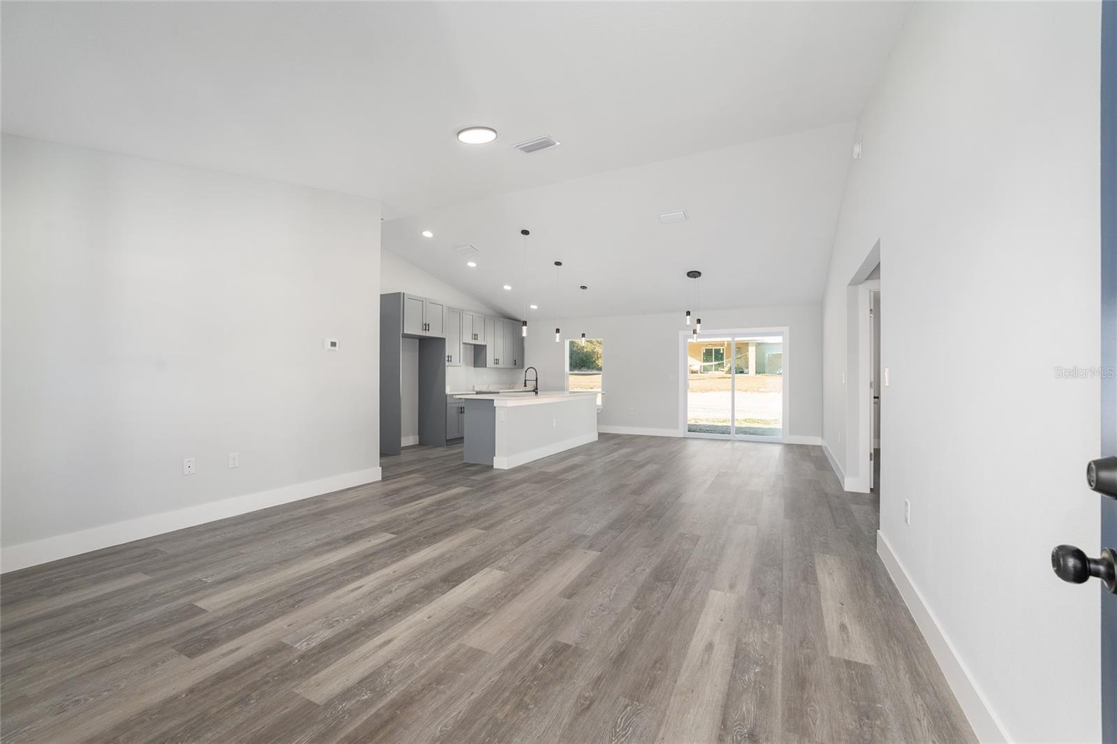 Image 4 of 41 For 119 Redwood Drive