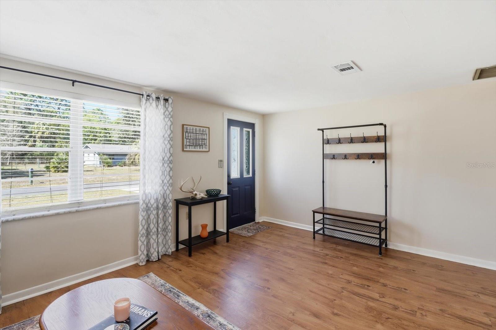 Image 10 of 42 For 455 Camellia Avenue