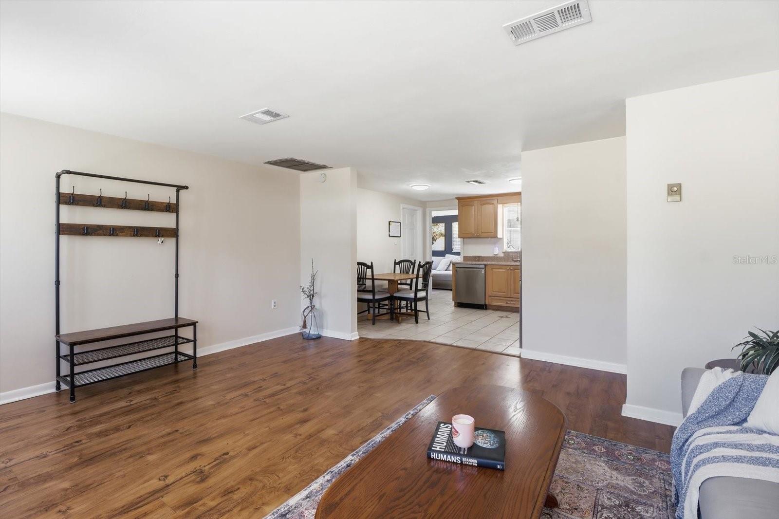 Image 11 of 42 For 455 Camellia Avenue