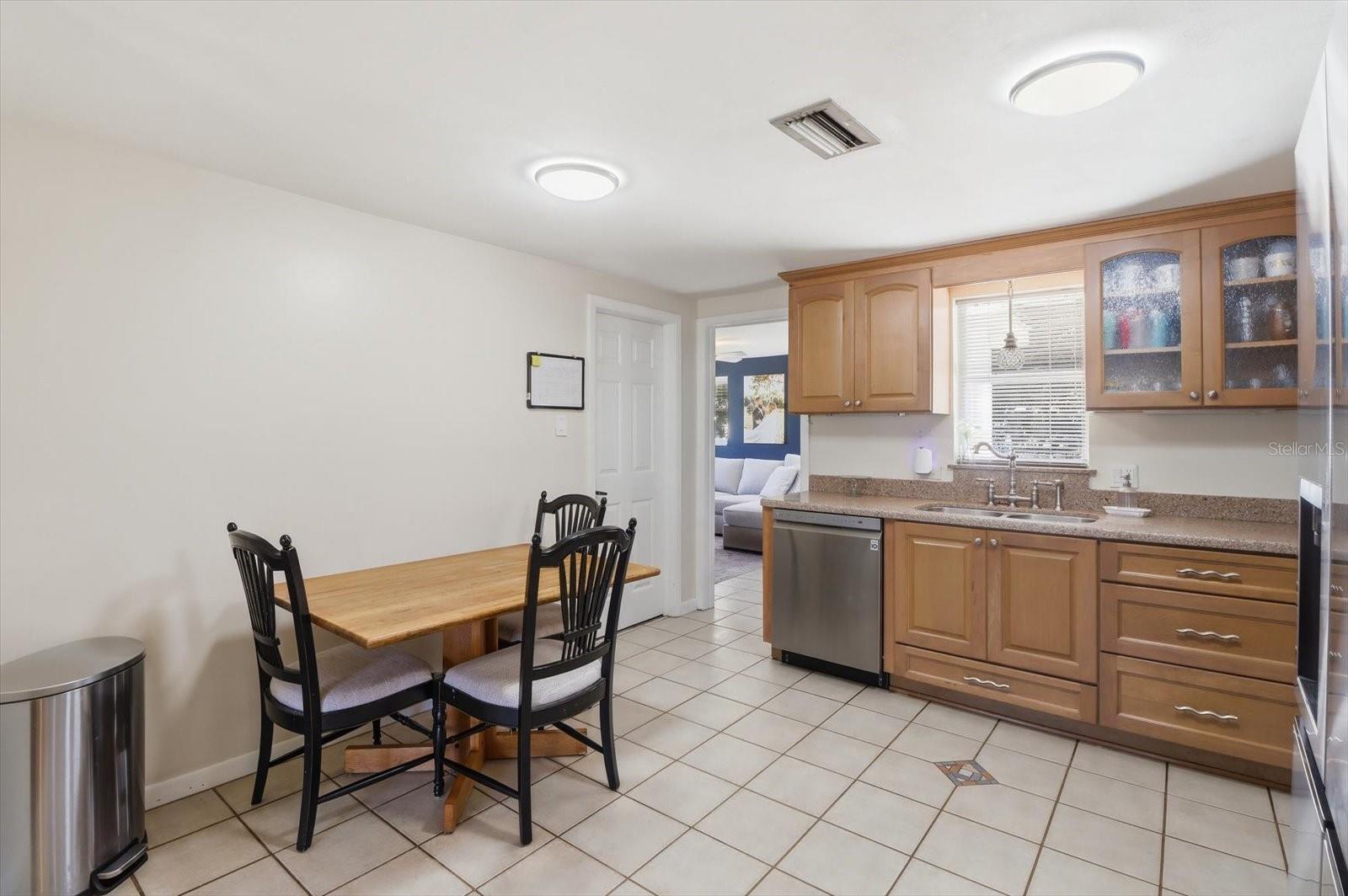 Image 13 of 42 For 455 Camellia Avenue