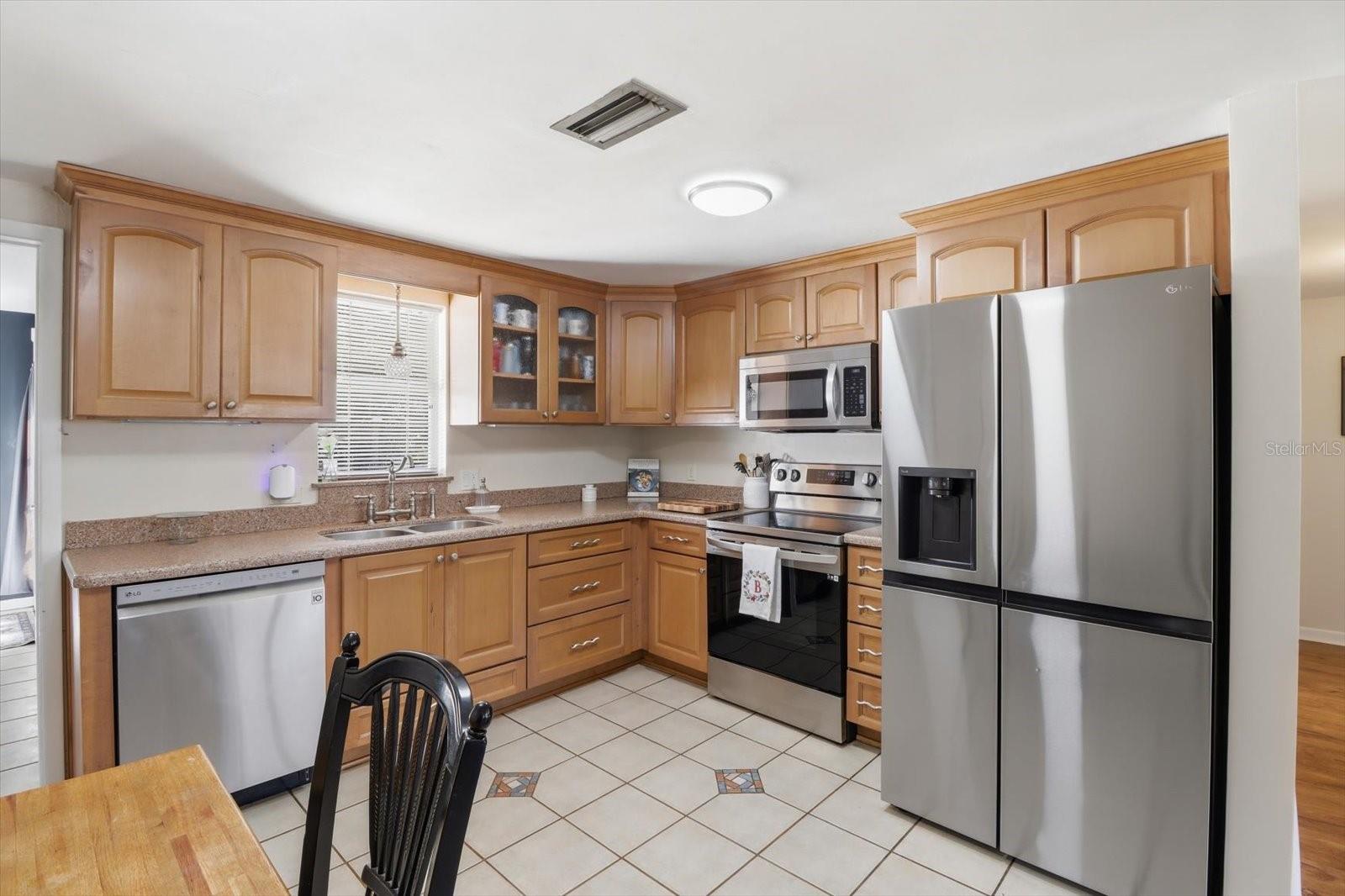 Image 14 of 42 For 455 Camellia Avenue