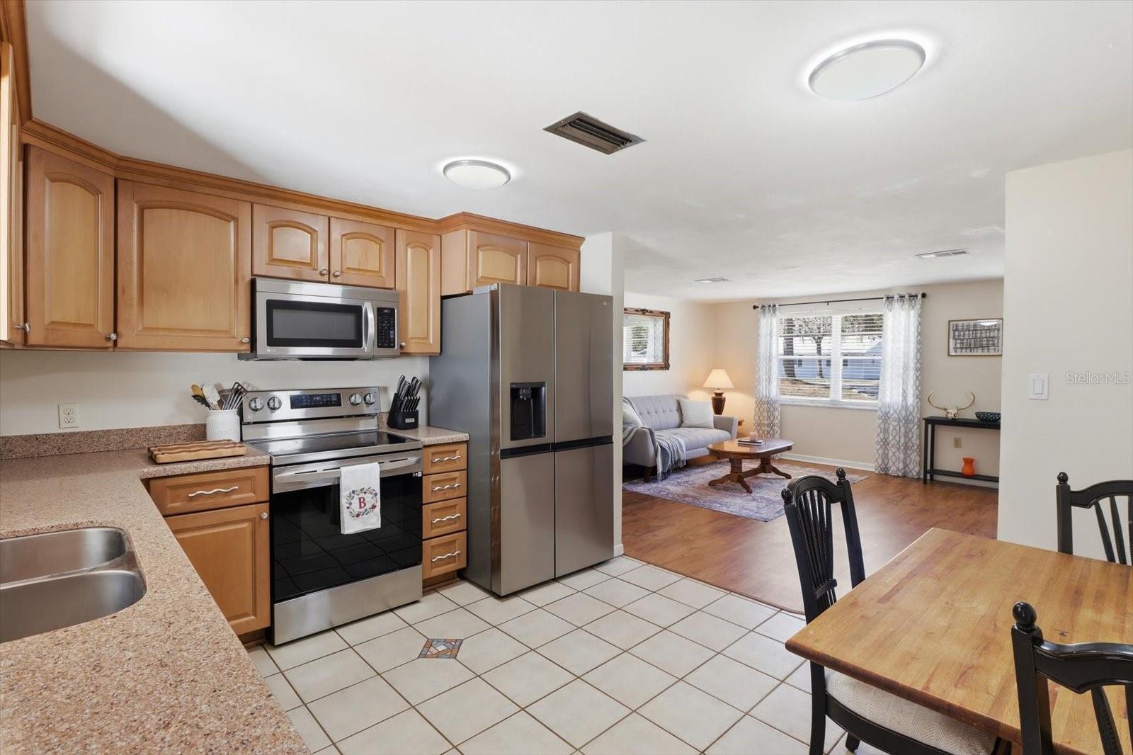 Image 15 of 42 For 455 Camellia Avenue