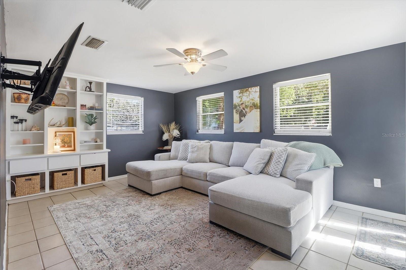 Image 22 of 42 For 455 Camellia Avenue