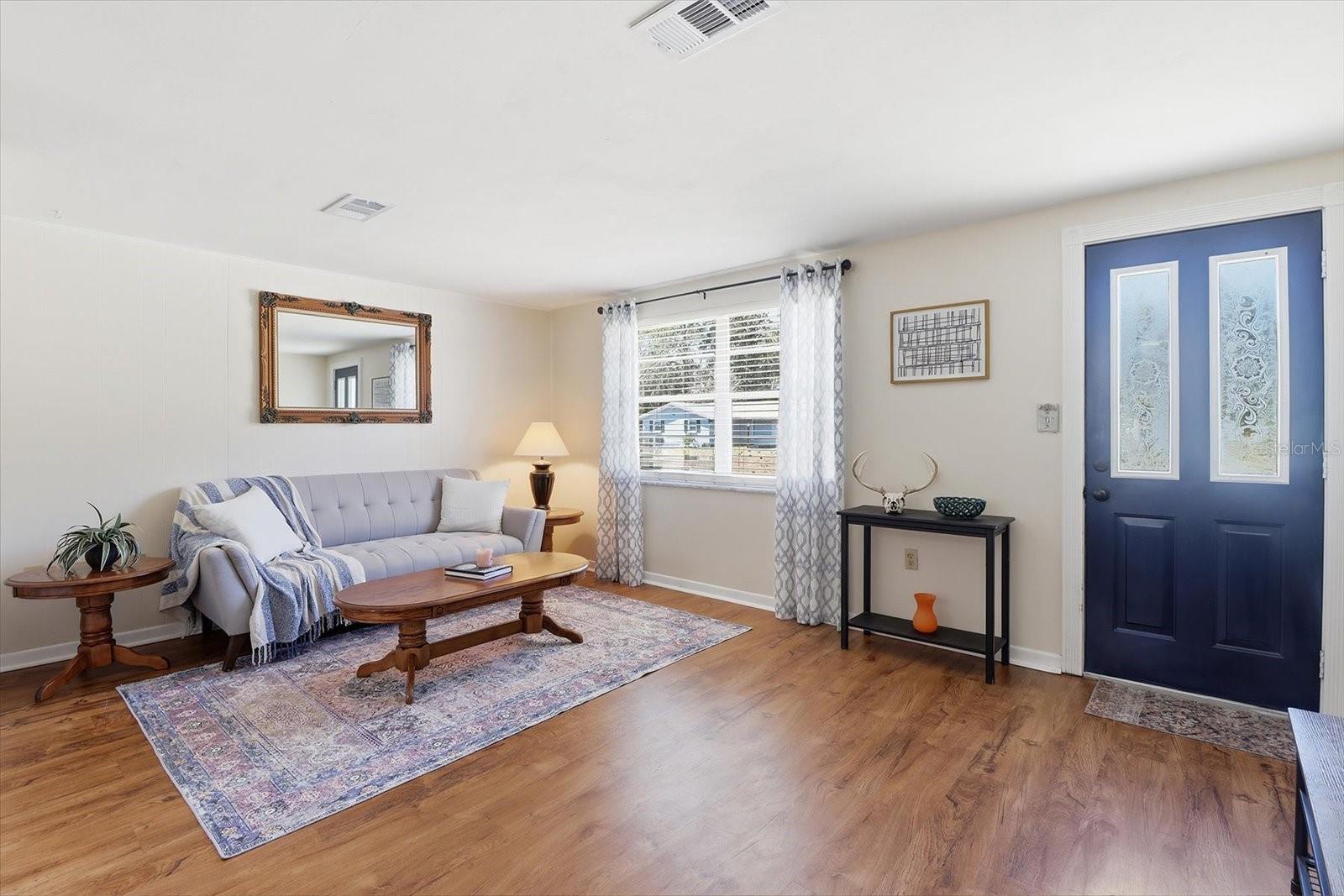 Image 9 of 42 For 455 Camellia Avenue