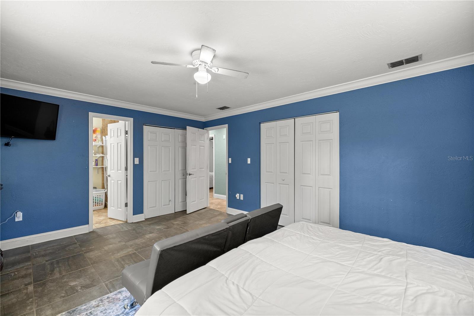 Image 21 of 32 For 5947 Avenue C