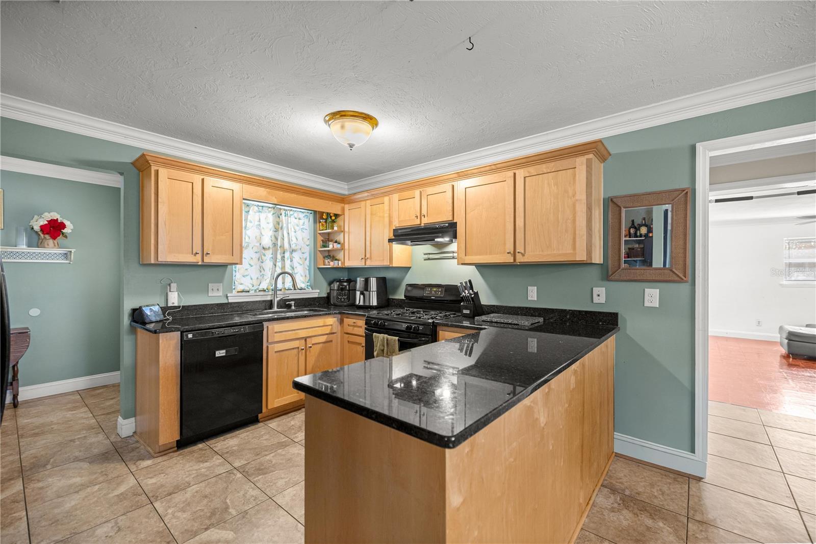 Image 7 of 32 For 5947 Avenue C