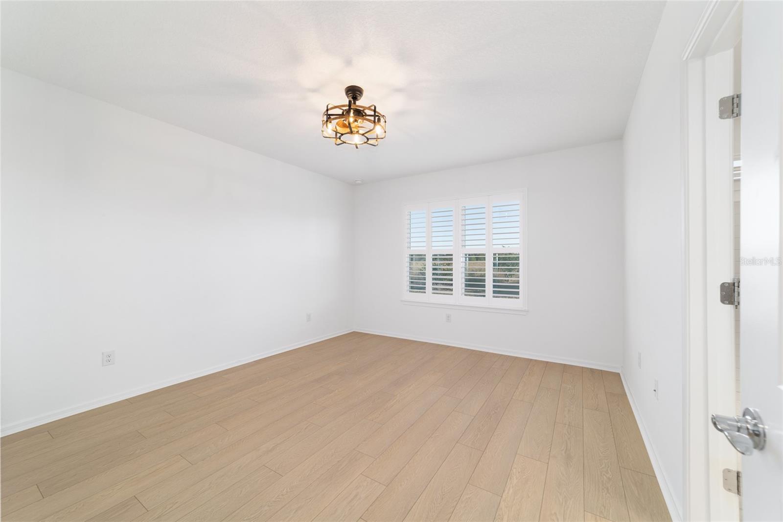 Image 21 of 58 For 5543 85th Avenue Road