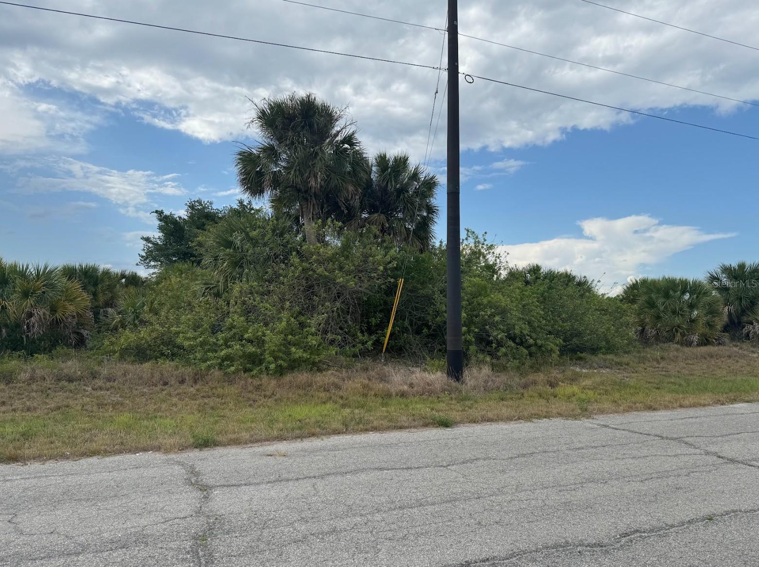 Image 3 of 6 For 320 Kansas Terrace