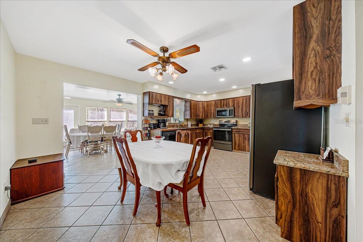 Image 6 of 48 For 650 Wacker Street