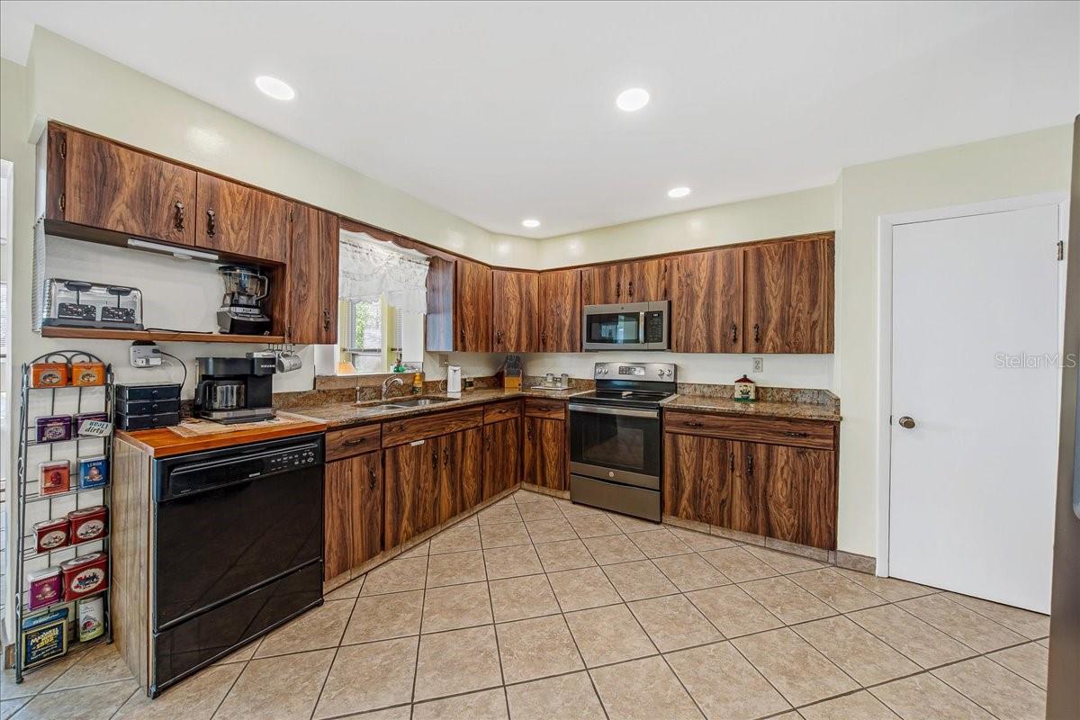 Image 7 of 48 For 650 Wacker Street