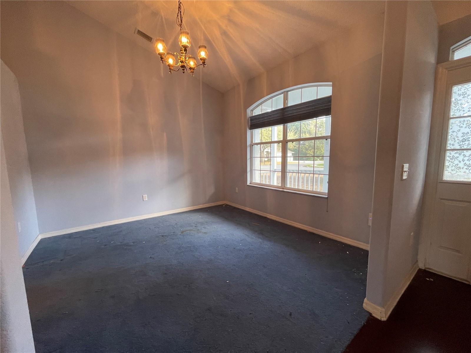 Image 11 of 49 For 19655 Spring Oak Drive