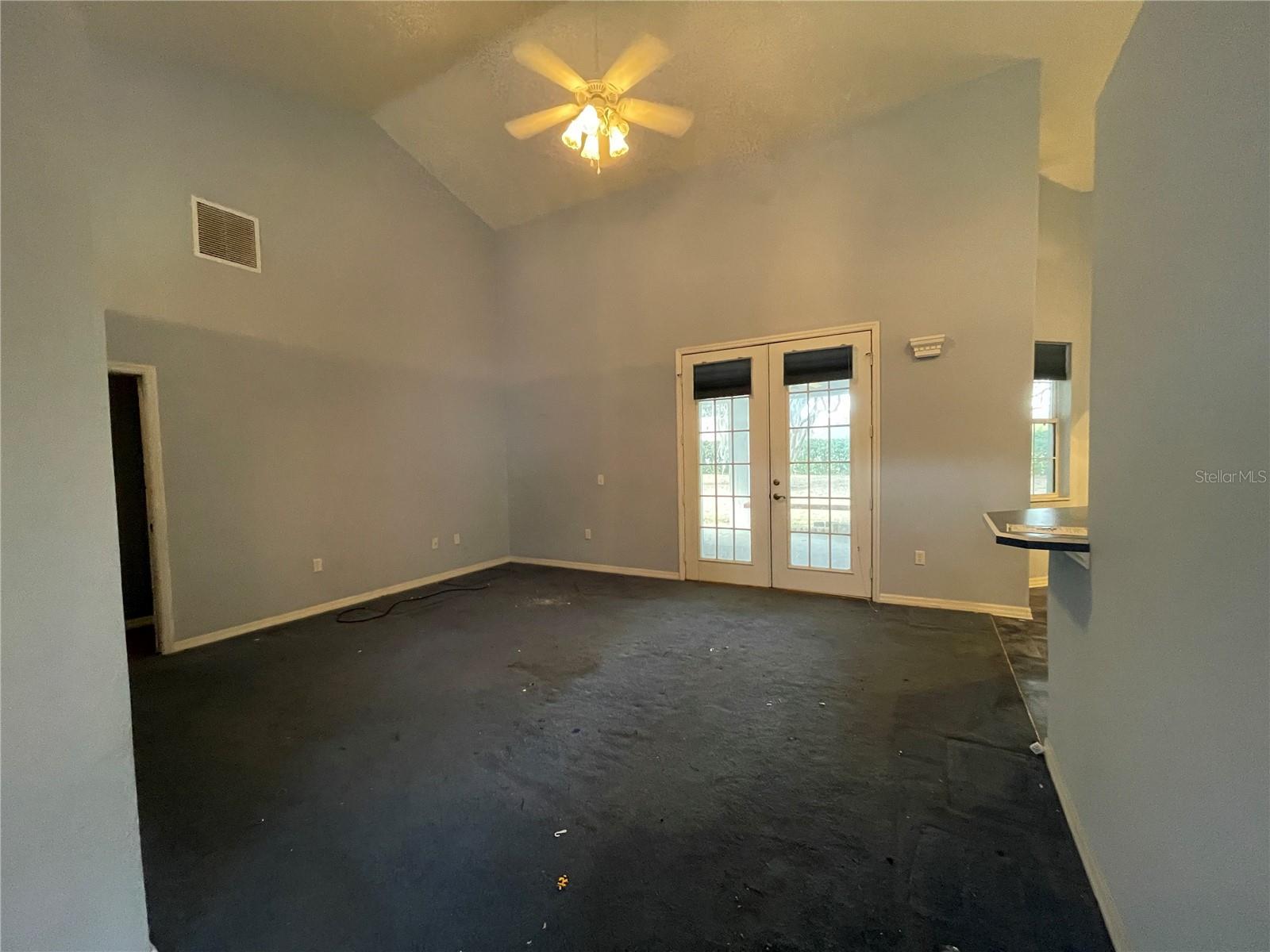 Image 13 of 49 For 19655 Spring Oak Drive