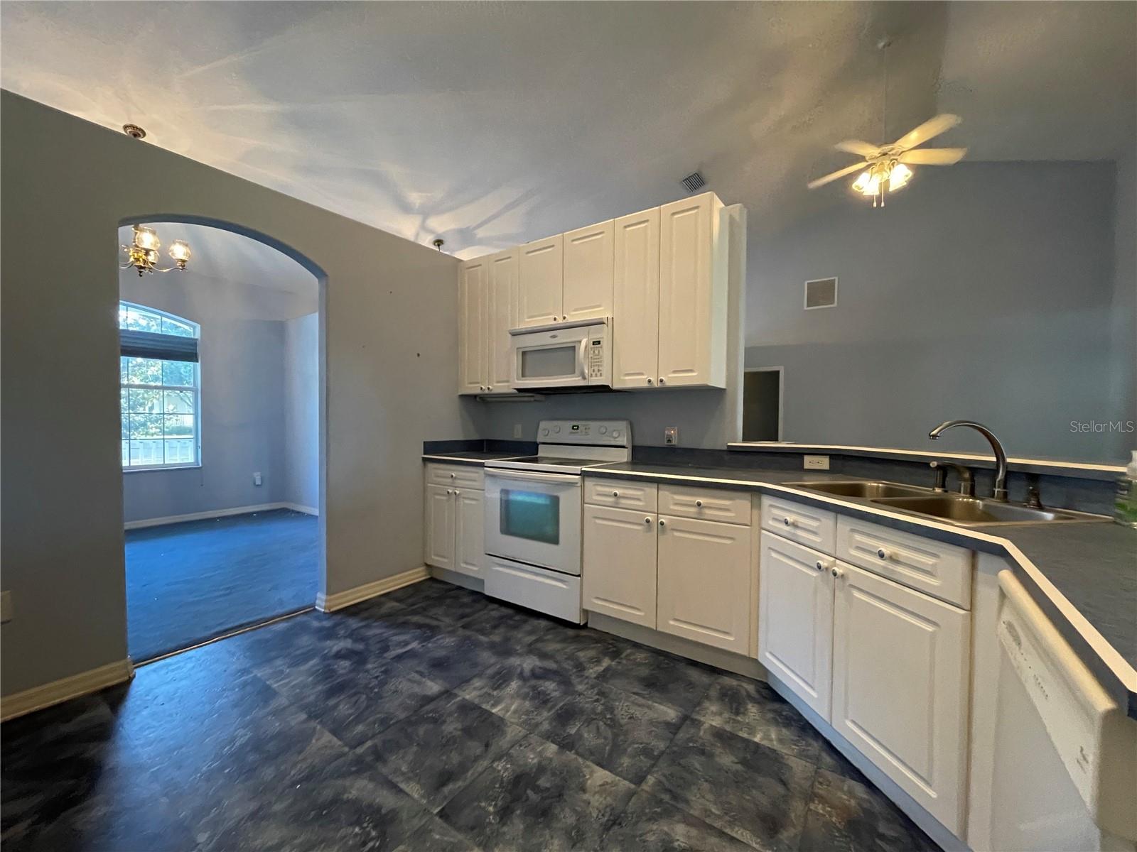 Image 17 of 49 For 19655 Spring Oak Drive