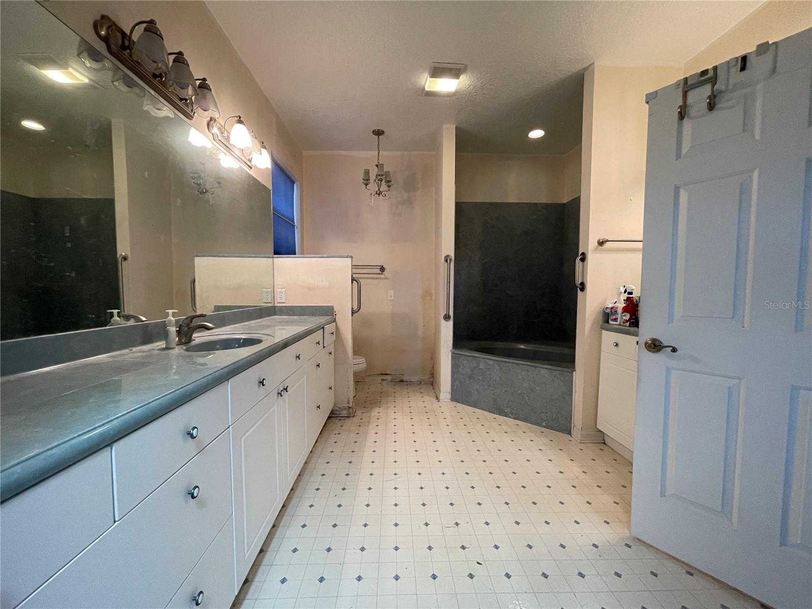 Image 28 of 49 For 19655 Spring Oak Drive