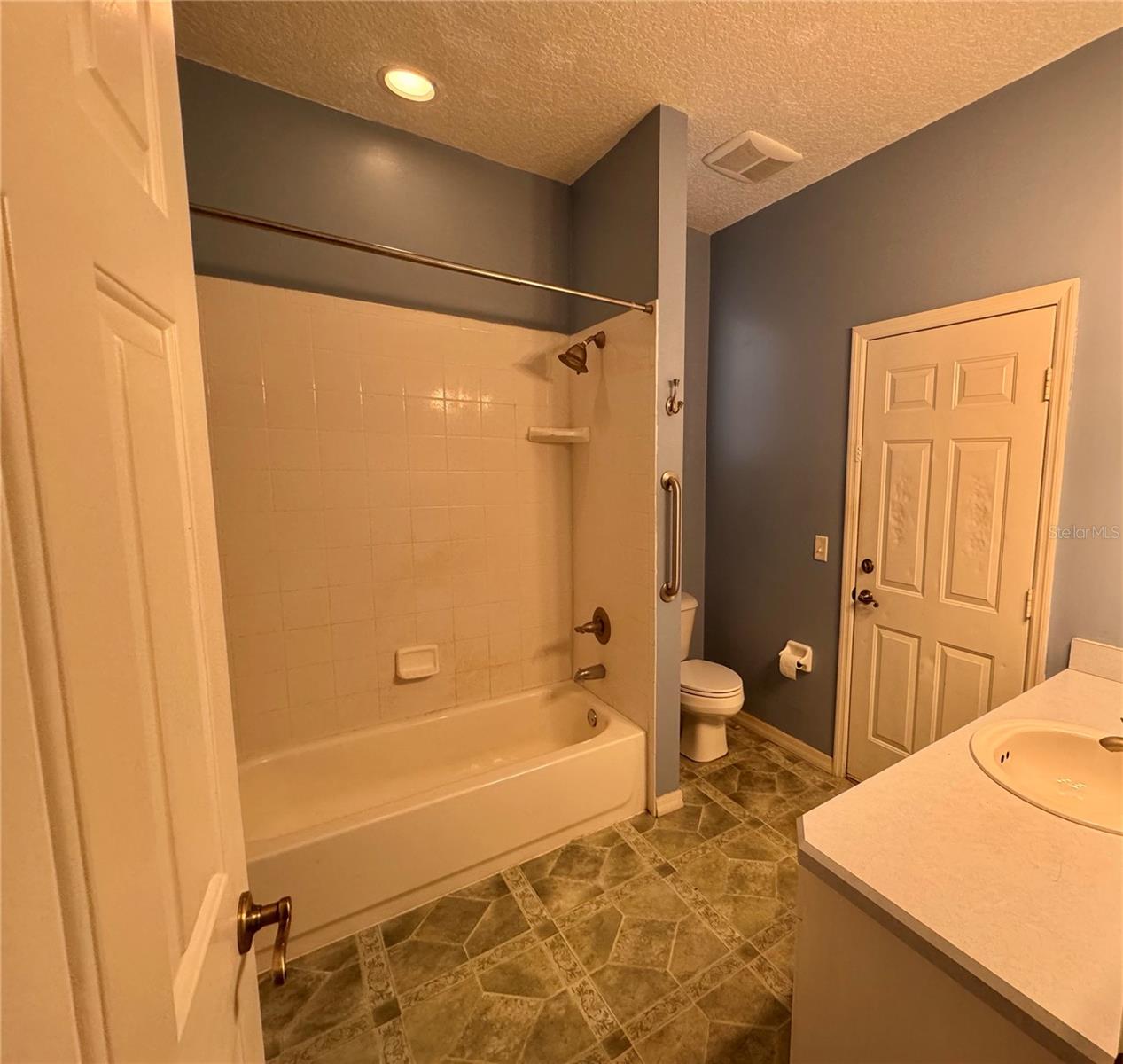 Image 38 of 49 For 19655 Spring Oak Drive