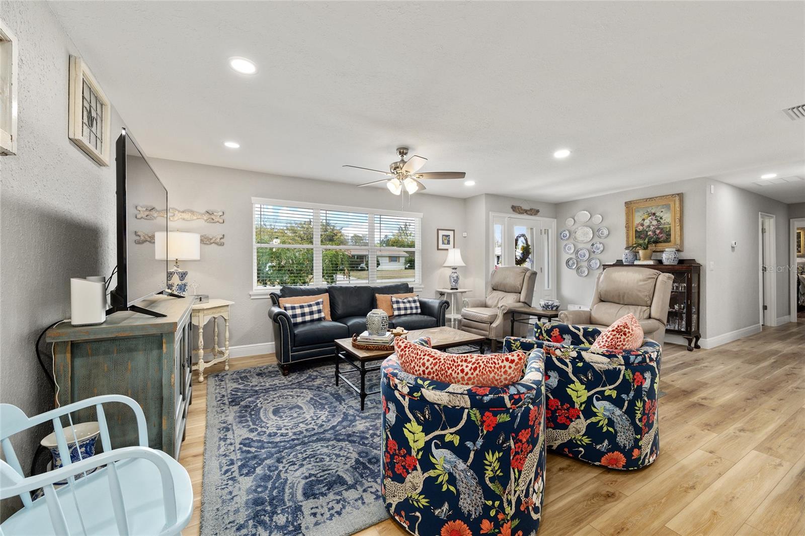 Image 2 of 42 For 723 40th Terrace