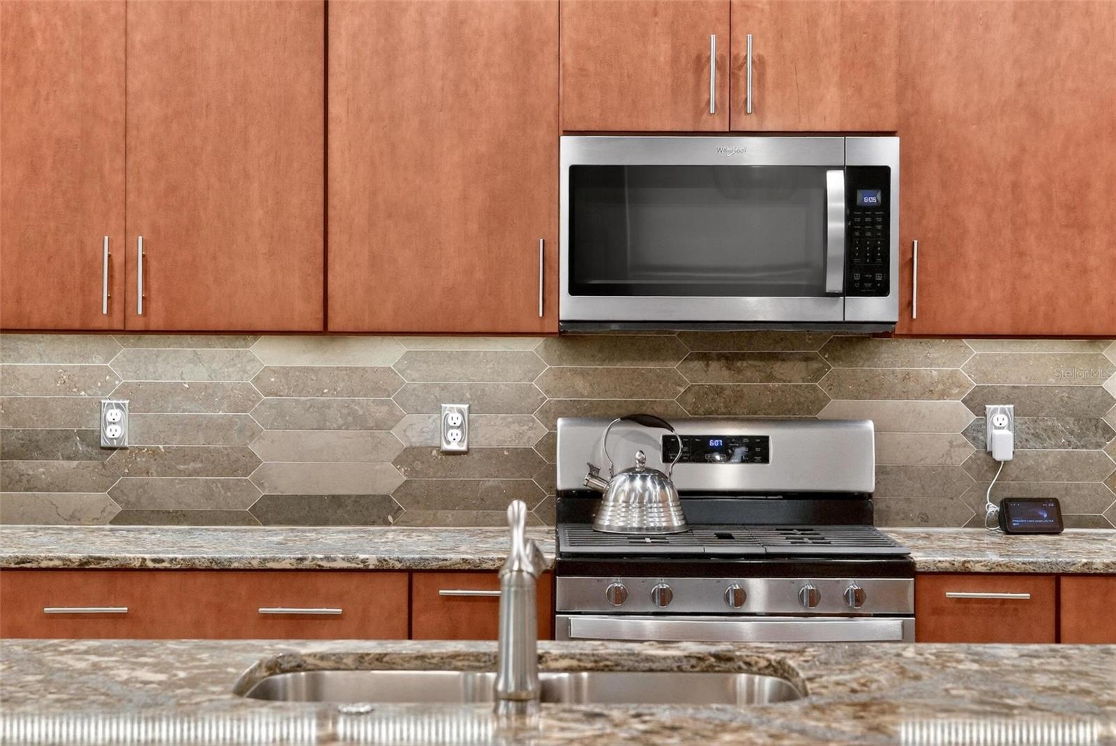 Image 13 of 72 For 10327 96th Loop