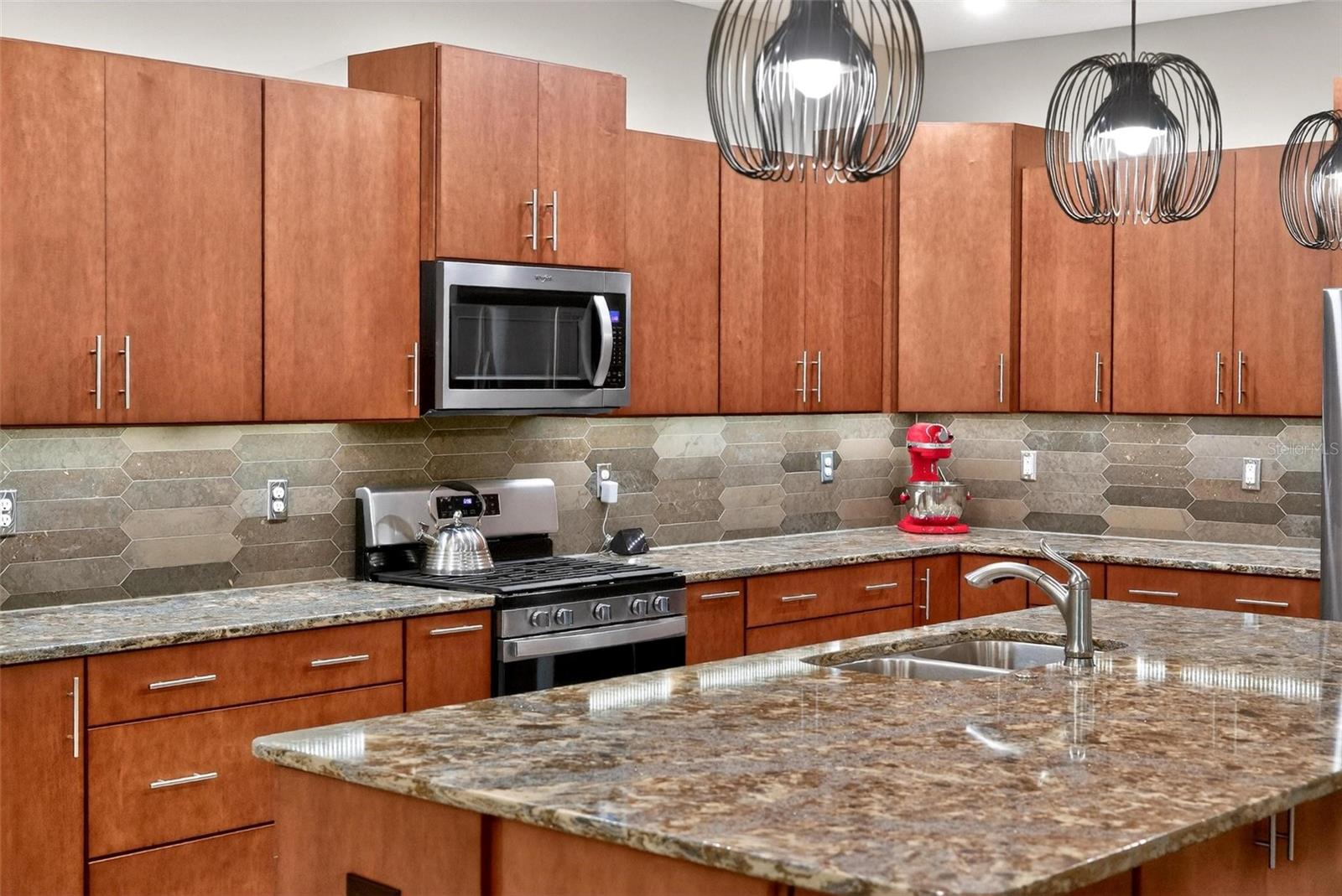 Image 14 of 72 For 10327 96th Loop