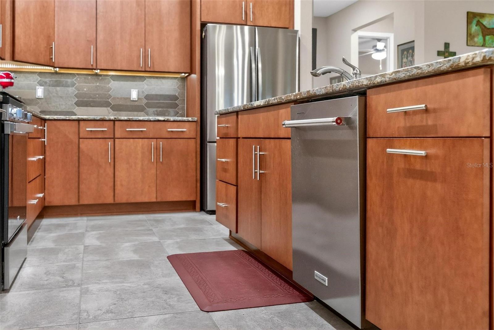 Image 16 of 72 For 10327 96th Loop