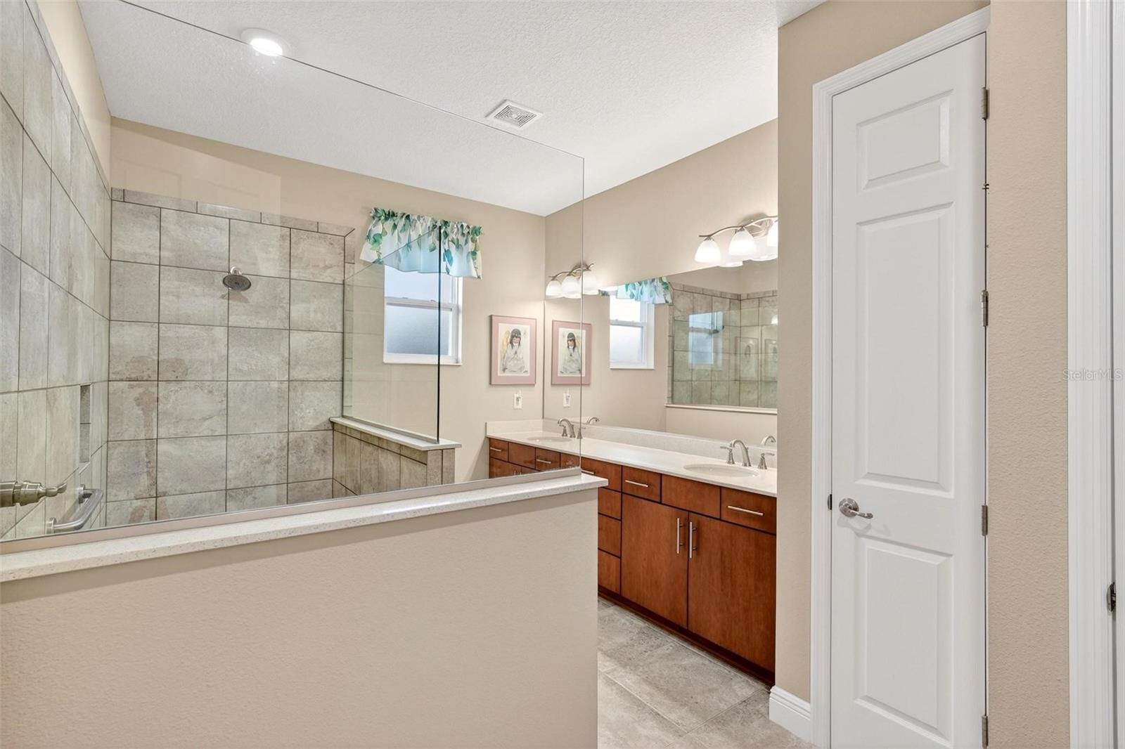 Image 40 of 72 For 10327 96th Loop