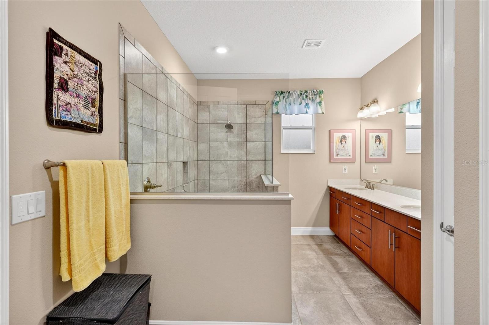 Image 41 of 72 For 10327 96th Loop