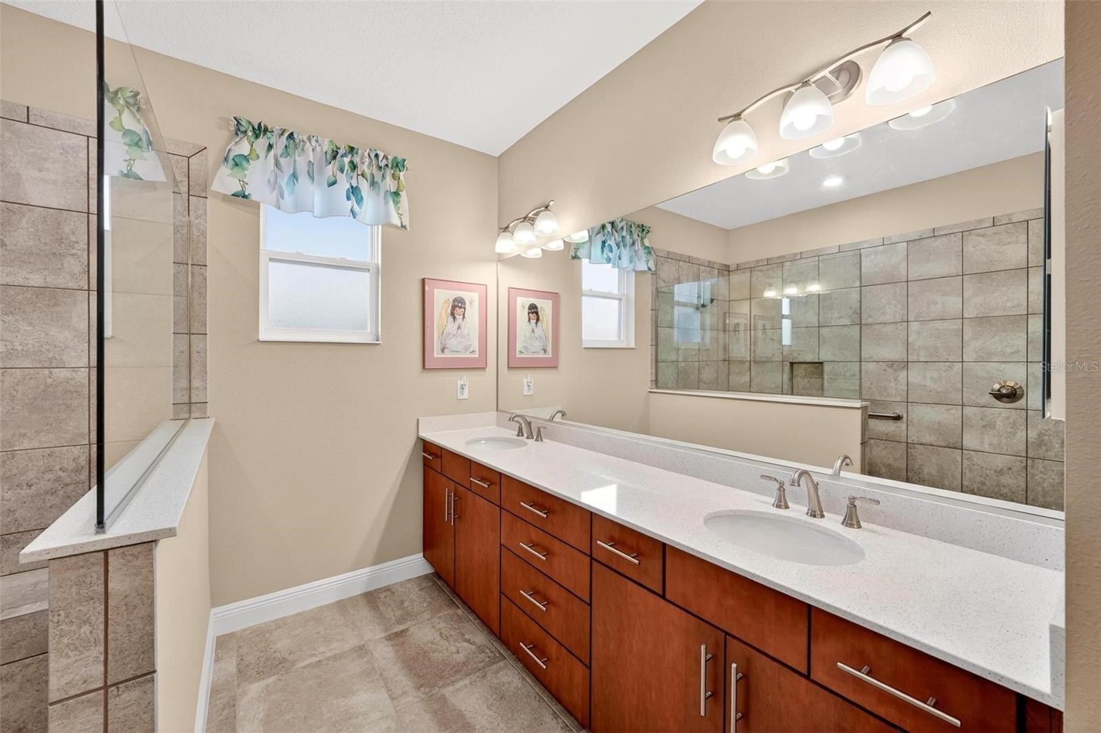 Image 42 of 72 For 10327 96th Loop