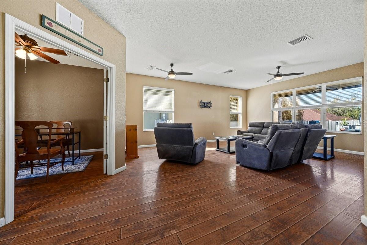 Image 44 of 100 For 4020 57th Terrace